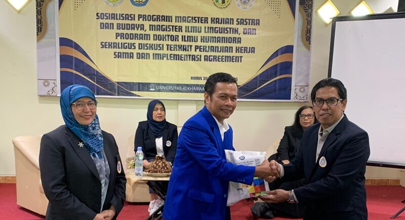 penandatanganan perjanjian kerjasama antara Fakultas Ilmu Budaya Universitas Airlangga dengan Fakultas Sastra Universitas Alkhairaat  di Aula Universitas Alkhairaat Palu,Kamis (20/11/2025) siang.(key/mediasulawesi.id)